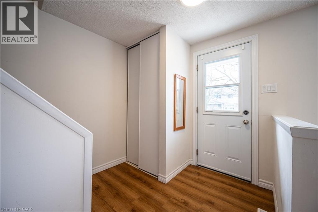 46 Karen Walk Unit# A, Waterloo, Ontario  N2L 5X2 - Photo 4 - 40812576