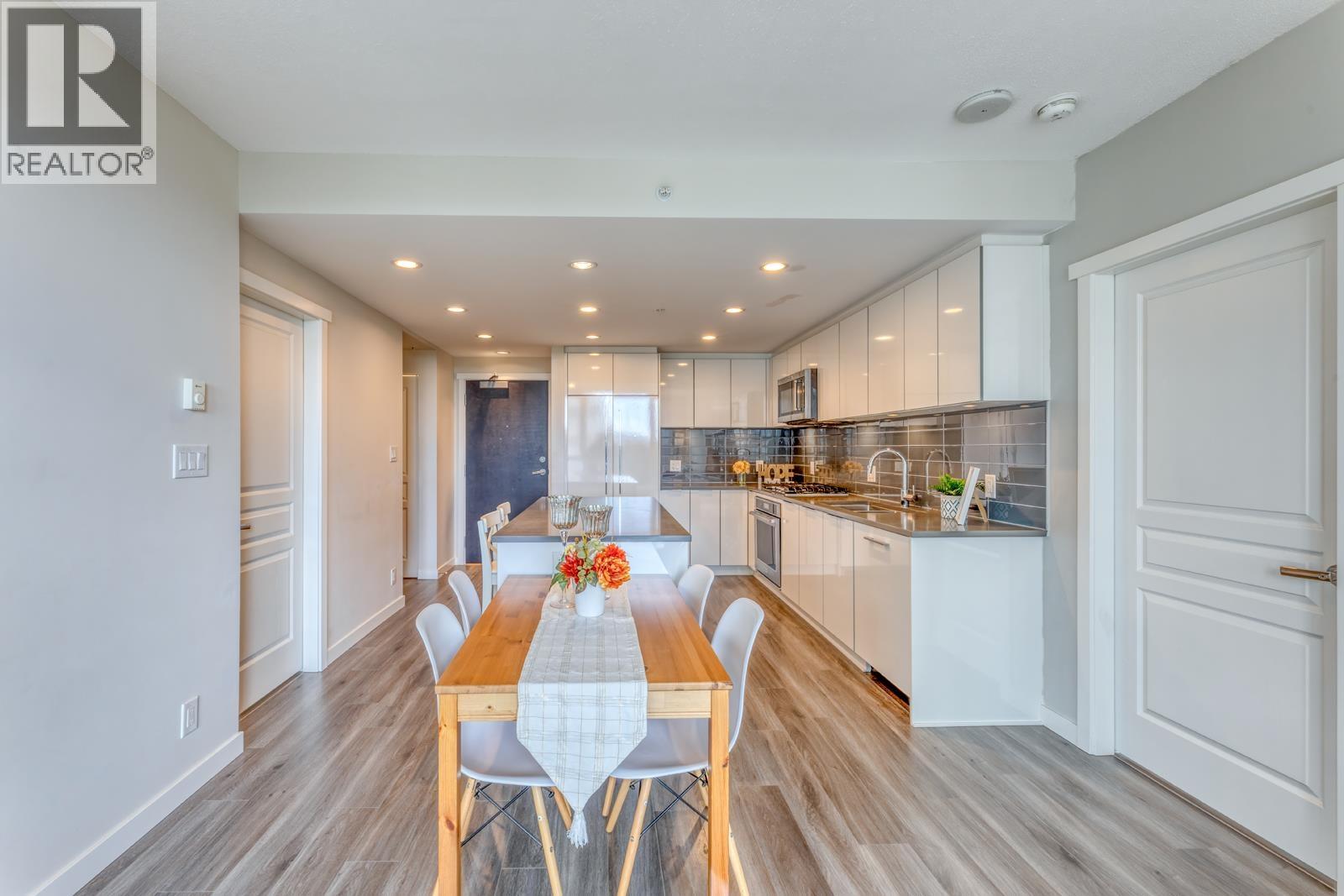 1604 3100 Windsor Gate, Coquitlam, British Columbia  V3B 0P3 - Photo 6 - R3102569