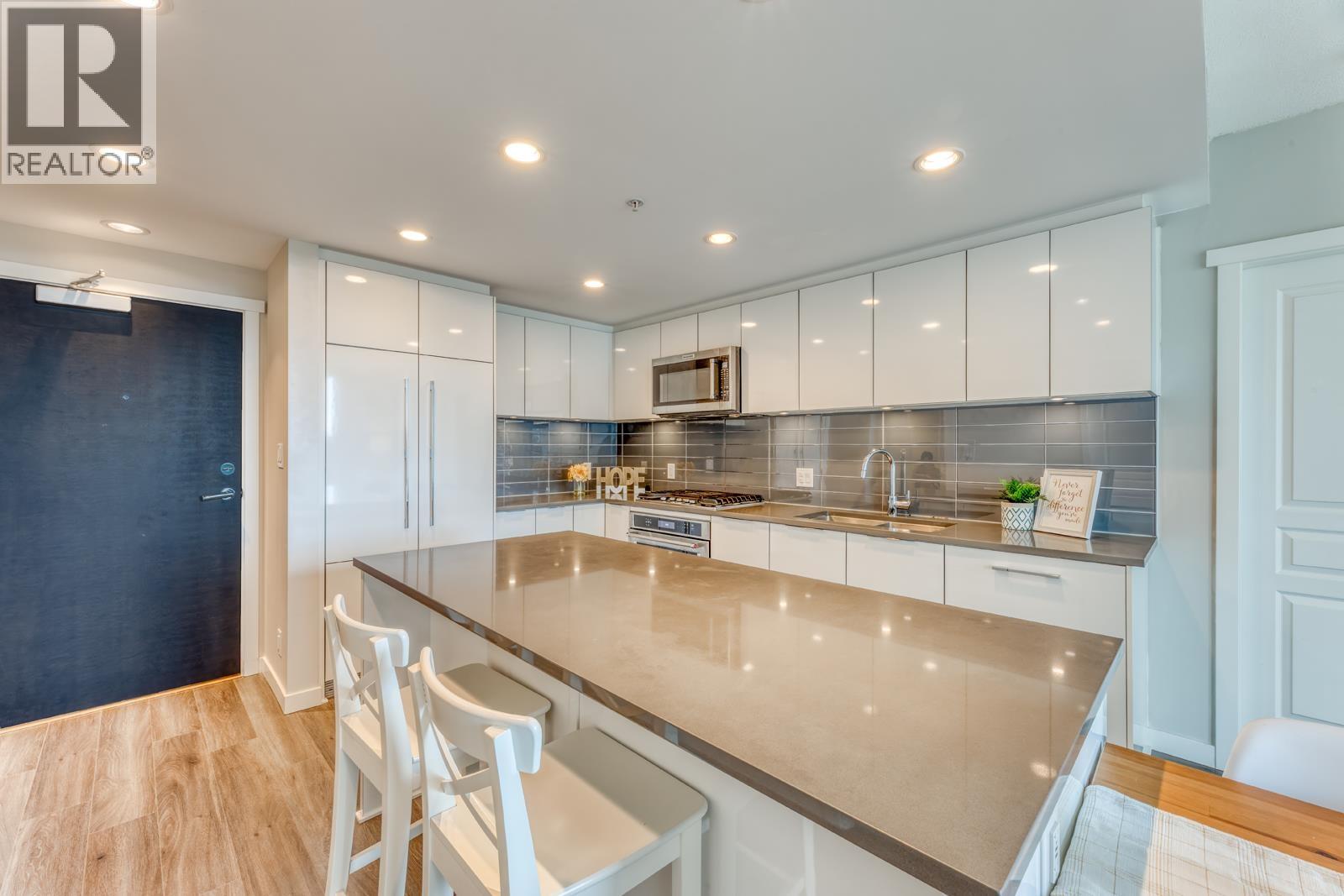 1604 3100 Windsor Gate, Coquitlam, British Columbia  V3B 0P3 - Photo 4 - R3102569