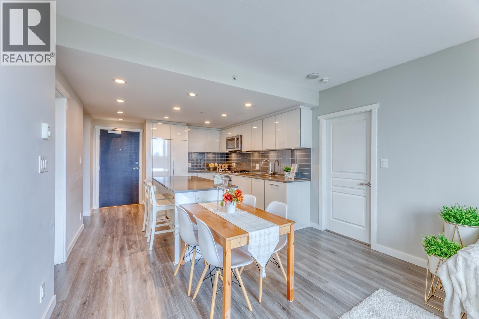 1604 3100 Windsor Gate, Coquitlam, British Columbia  V3B 0P3 - Photo 5 - R3102569