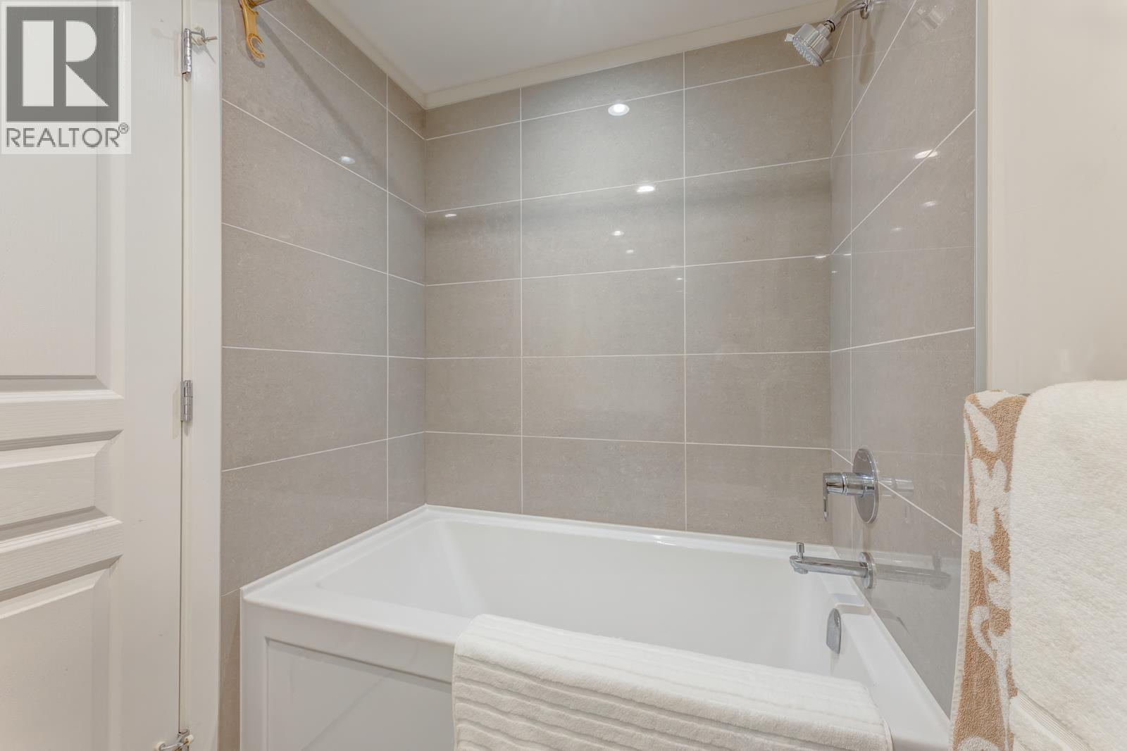 1604 3100 Windsor Gate, Coquitlam, British Columbia  V3B 0P3 - Photo 19 - R3102569