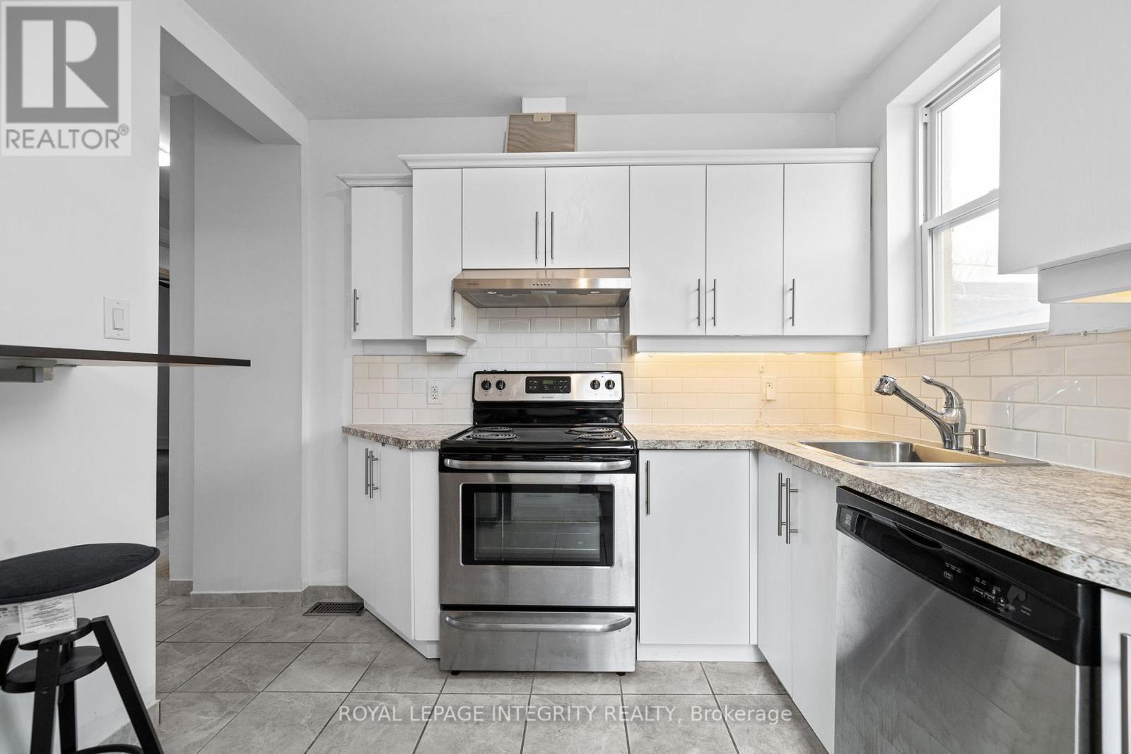 2 - 172 Cobourg Street, Ottawa, Ontario  K1N 8H5 - Photo 4 - X12912218