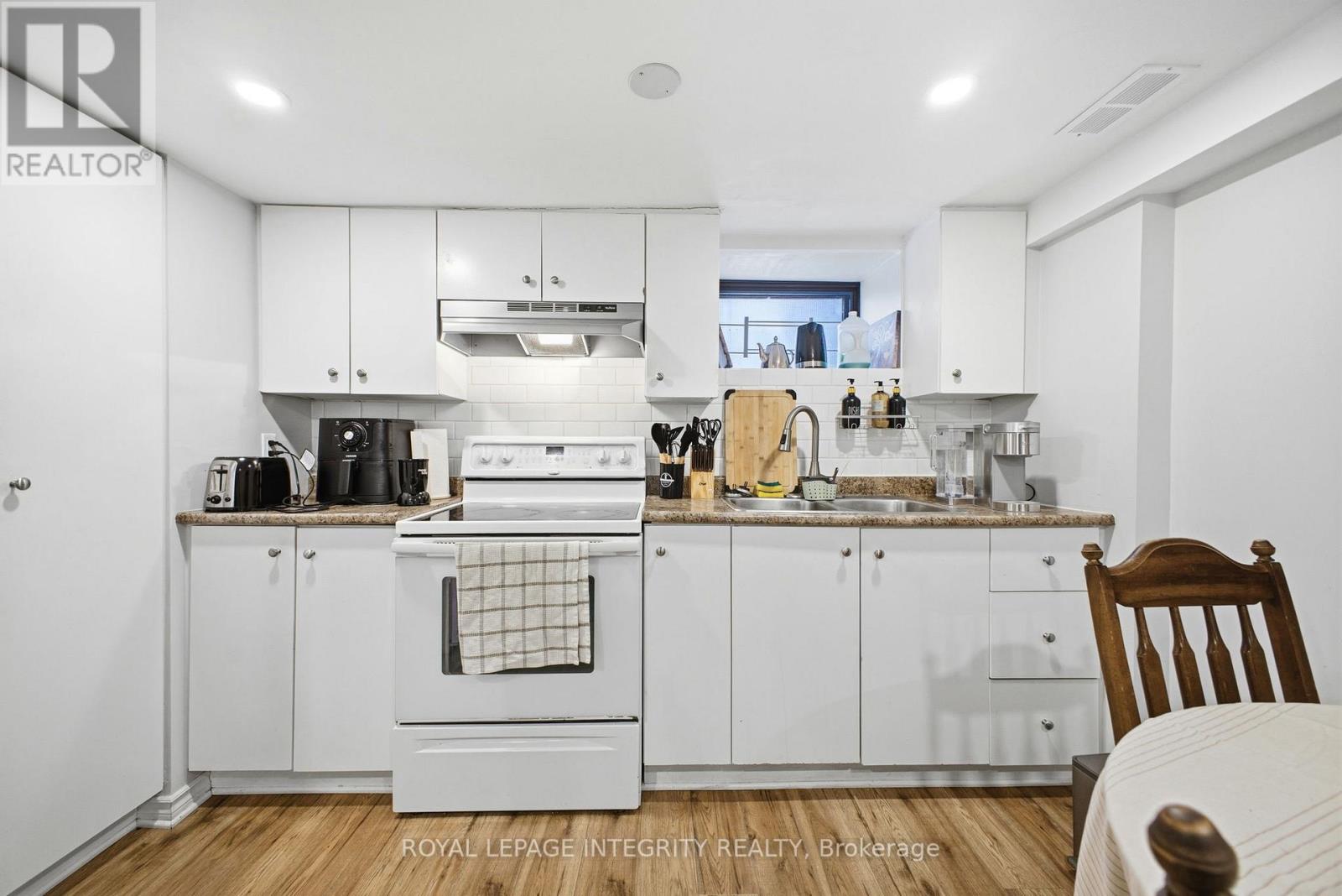 B - 172 Cobourg Street, Ottawa, Ontario  K1N 8H5 - Photo 11 - X12912266