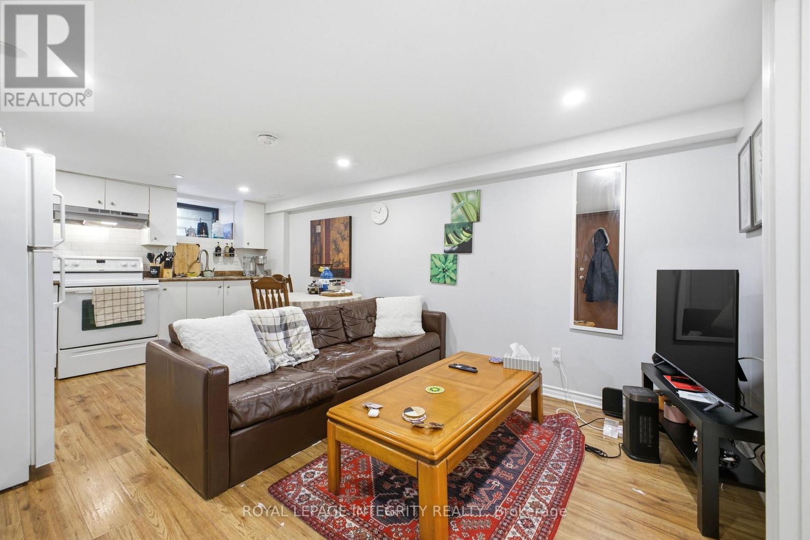 B - 172 Cobourg Street, Ottawa, Ontario  K1N 8H5 - Photo 4 - X12912266