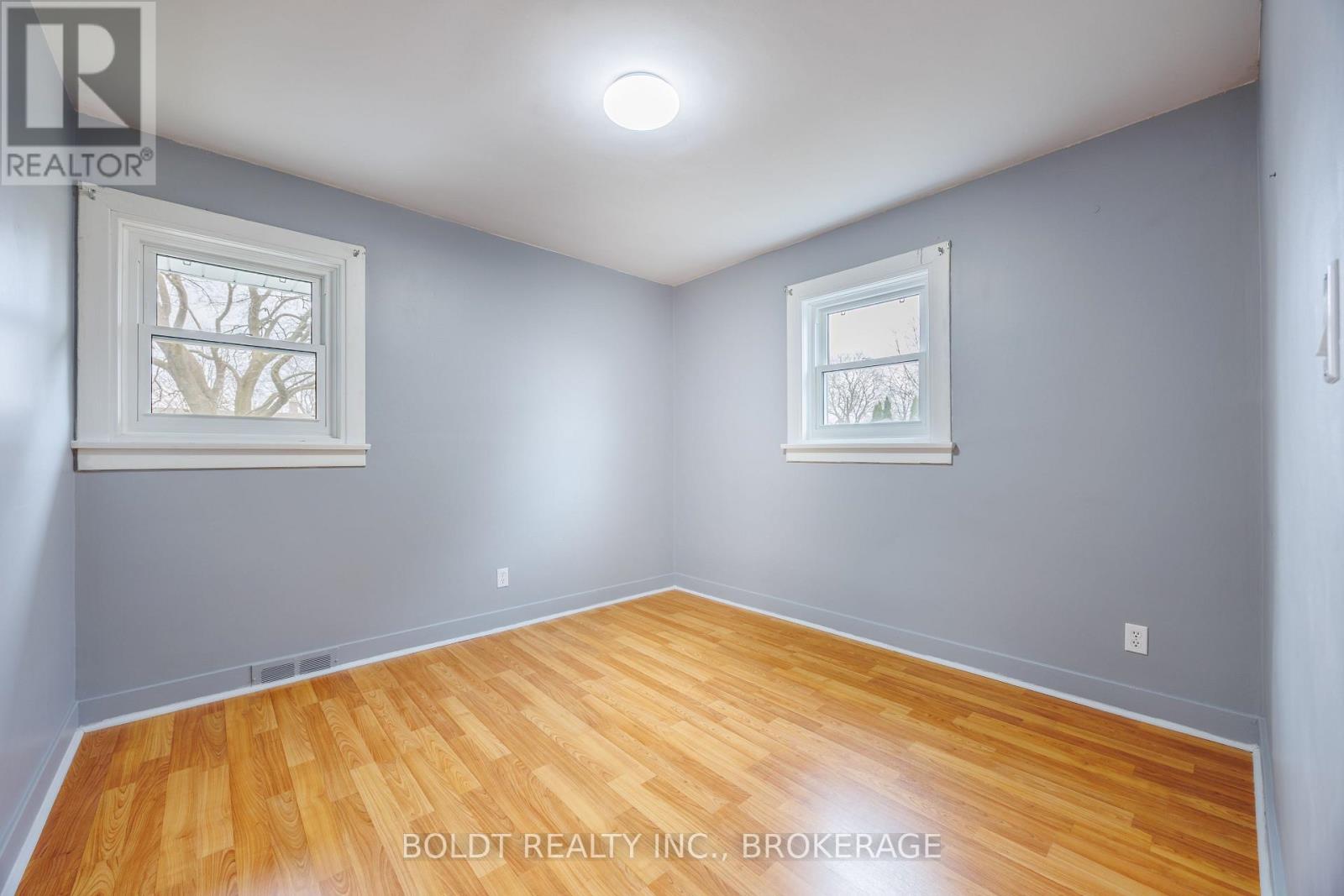 12 Sunnyside Drive, St. Catharines, Ontario  L2M 2A1 - Photo 12 - X12912290