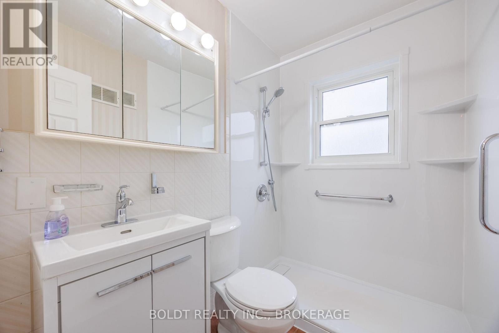 12 Sunnyside Drive, St. Catharines, Ontario  L2M 2A1 - Photo 14 - X12912290