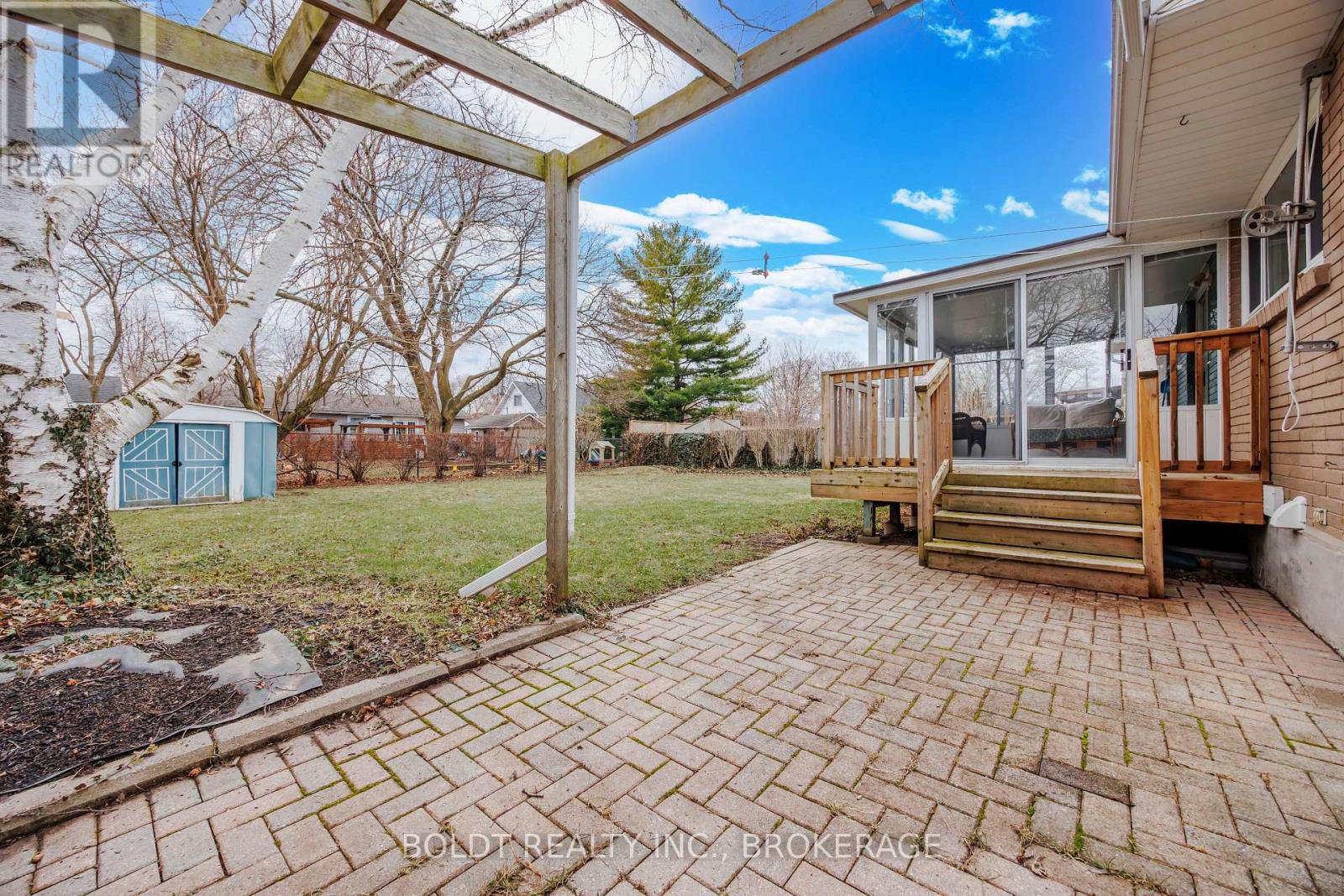 12 Sunnyside Drive, St. Catharines, Ontario  L2M 2A1 - Photo 19 - X12912290