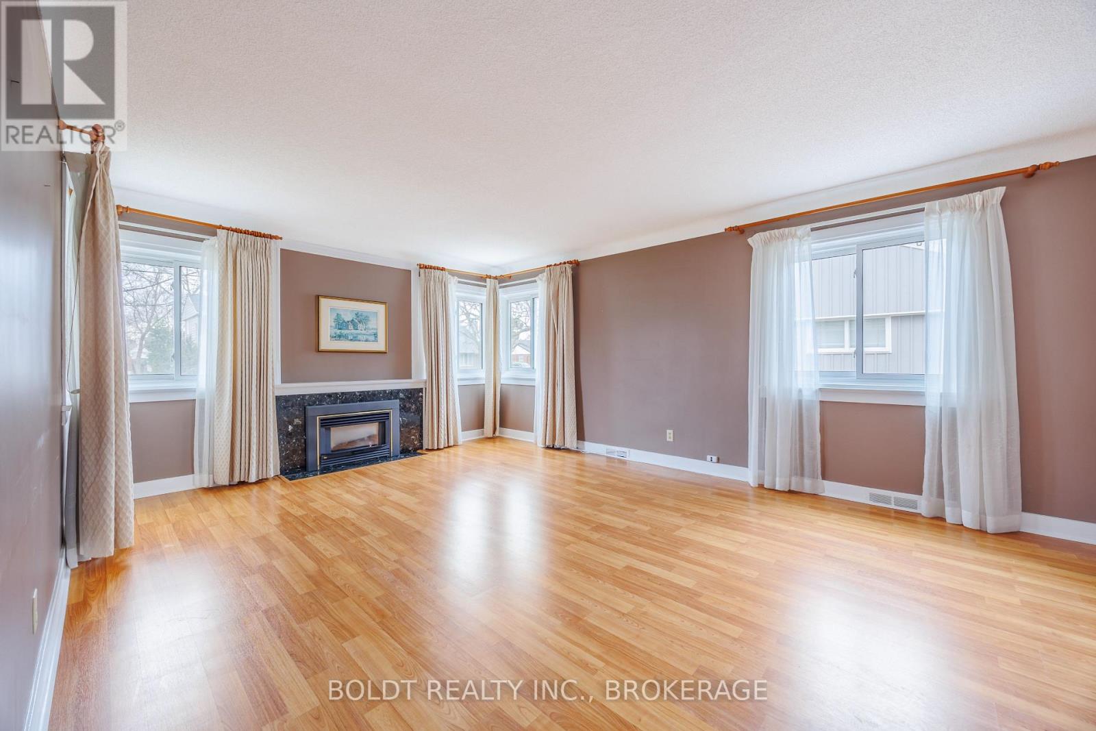 12 Sunnyside Drive, St. Catharines, Ontario  L2M 2A1 - Photo 4 - X12912290