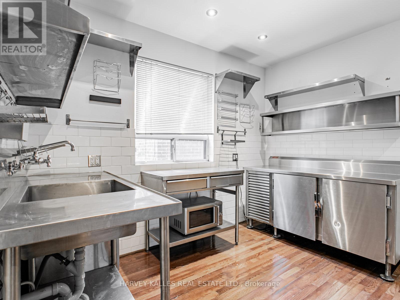 Main - 490 Montrose Avenue, Toronto, Ontario  M6G 3H1 - Photo 12 - C12912260