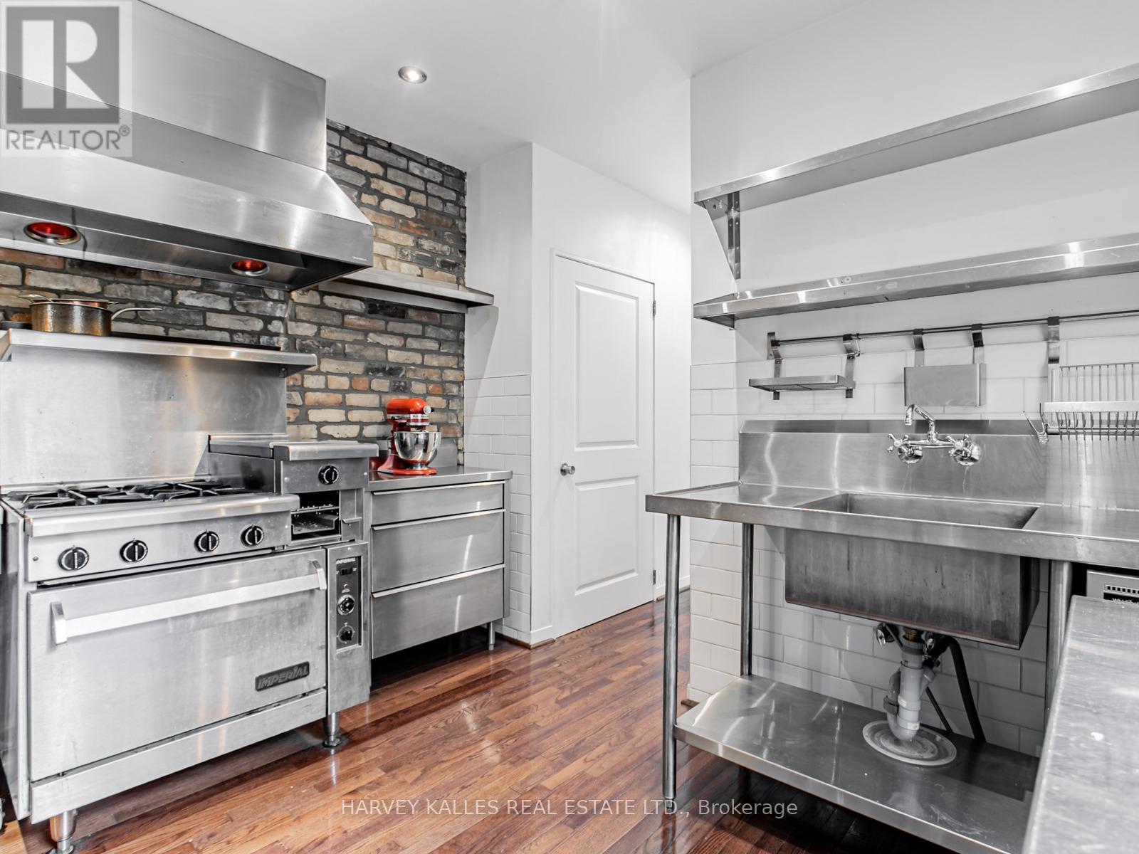 Main - 490 Montrose Avenue, Toronto, Ontario  M6G 3H1 - Photo 14 - C12912260