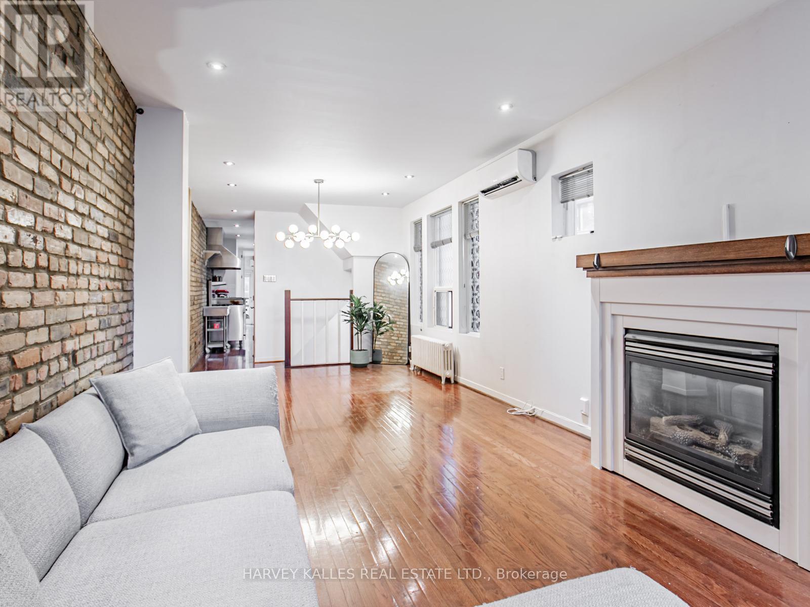 Main - 490 Montrose Avenue, Toronto, Ontario  M6G 3H1 - Photo 3 - C12912260