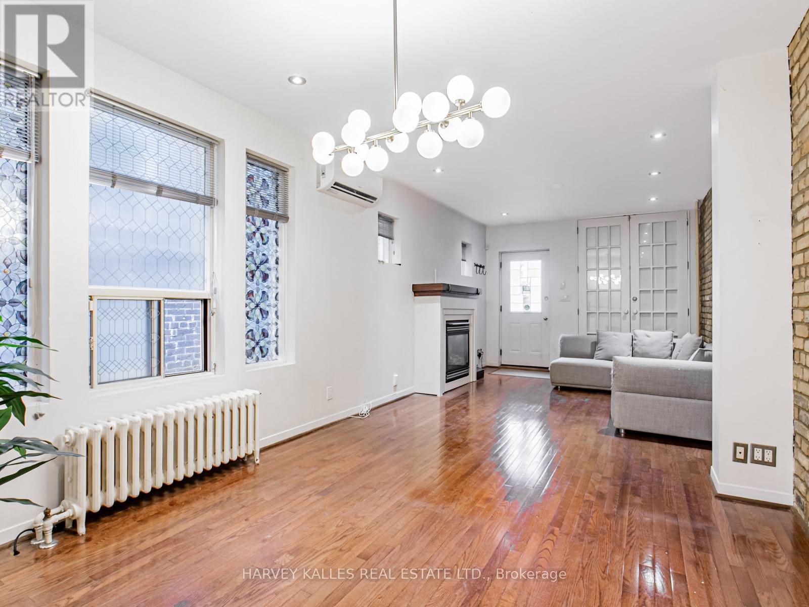 Main - 490 Montrose Avenue, Toronto, Ontario  M6G 3H1 - Photo 8 - C12912260