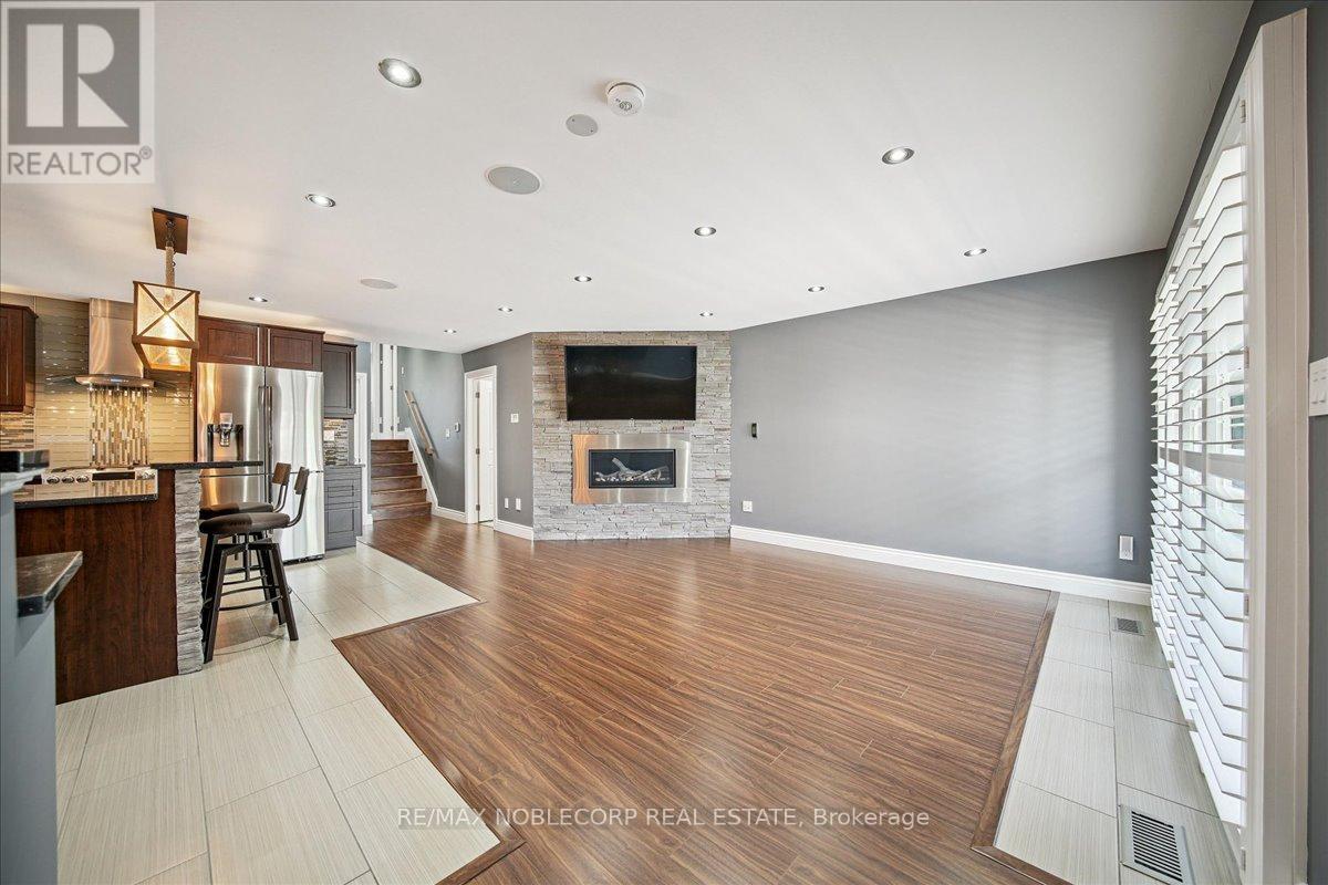 77 Crayford Drive, Toronto, Ontario  M1W 3B5 - Photo 5 - E12912294