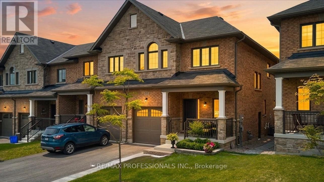 31 Gord Matthews Way, Uxbridge, Ontario  L9P 0E9 - Photo 2 - N12912214