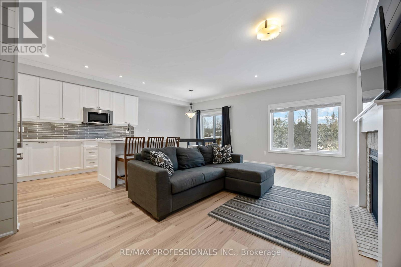 31 Gord Matthews Way, Uxbridge, Ontario  L9P 0E9 - Photo 6 - N12912214