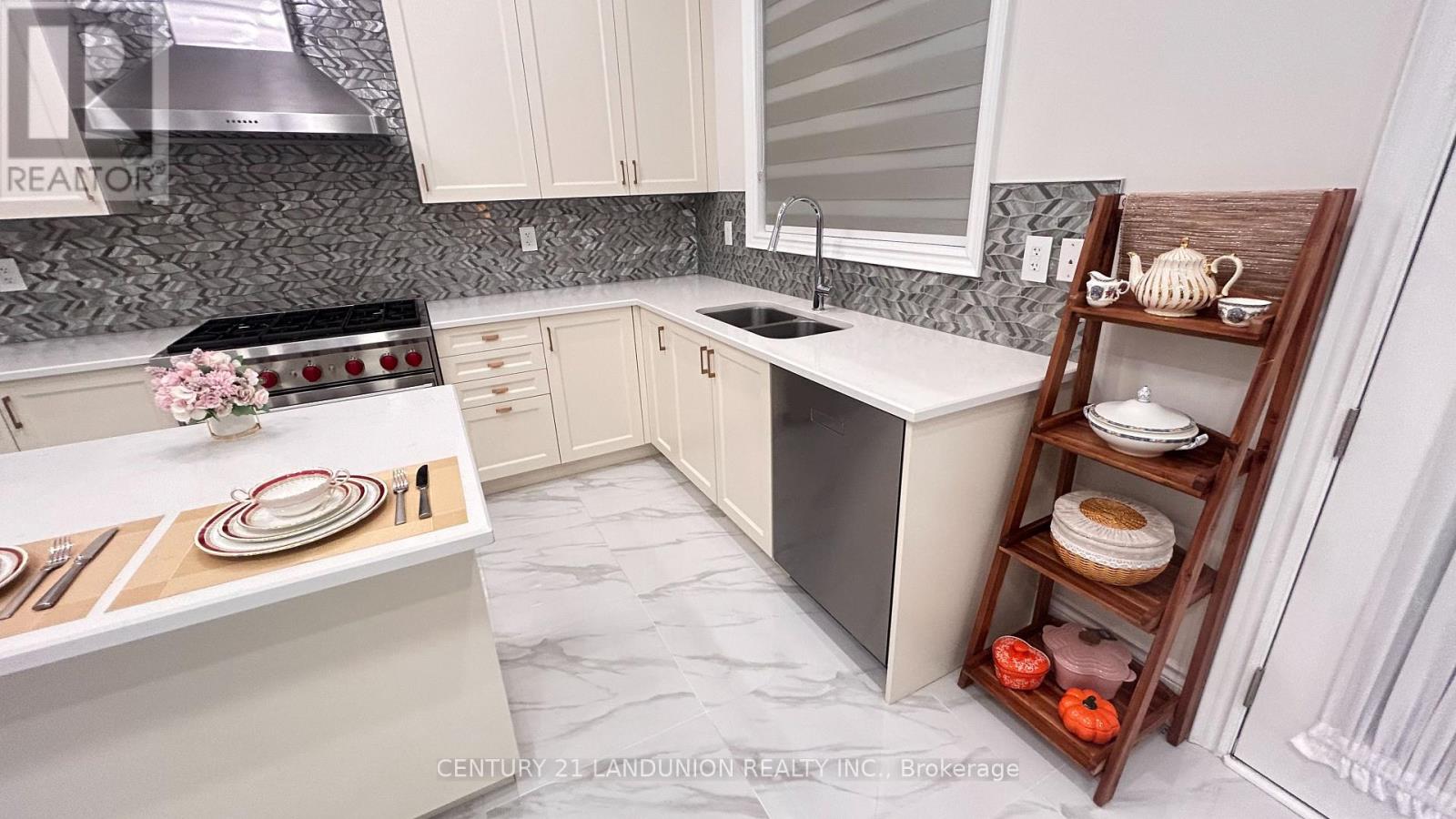 Unknown Address, ,     - Photo 10 - N12912284