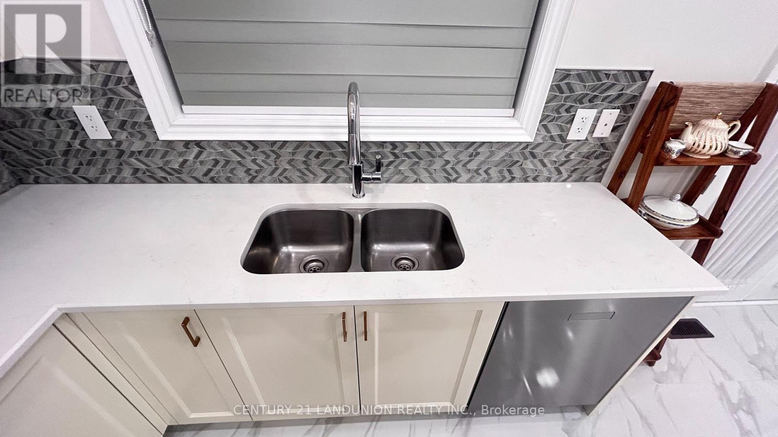 Unknown Address, ,     - Photo 11 - N12912284