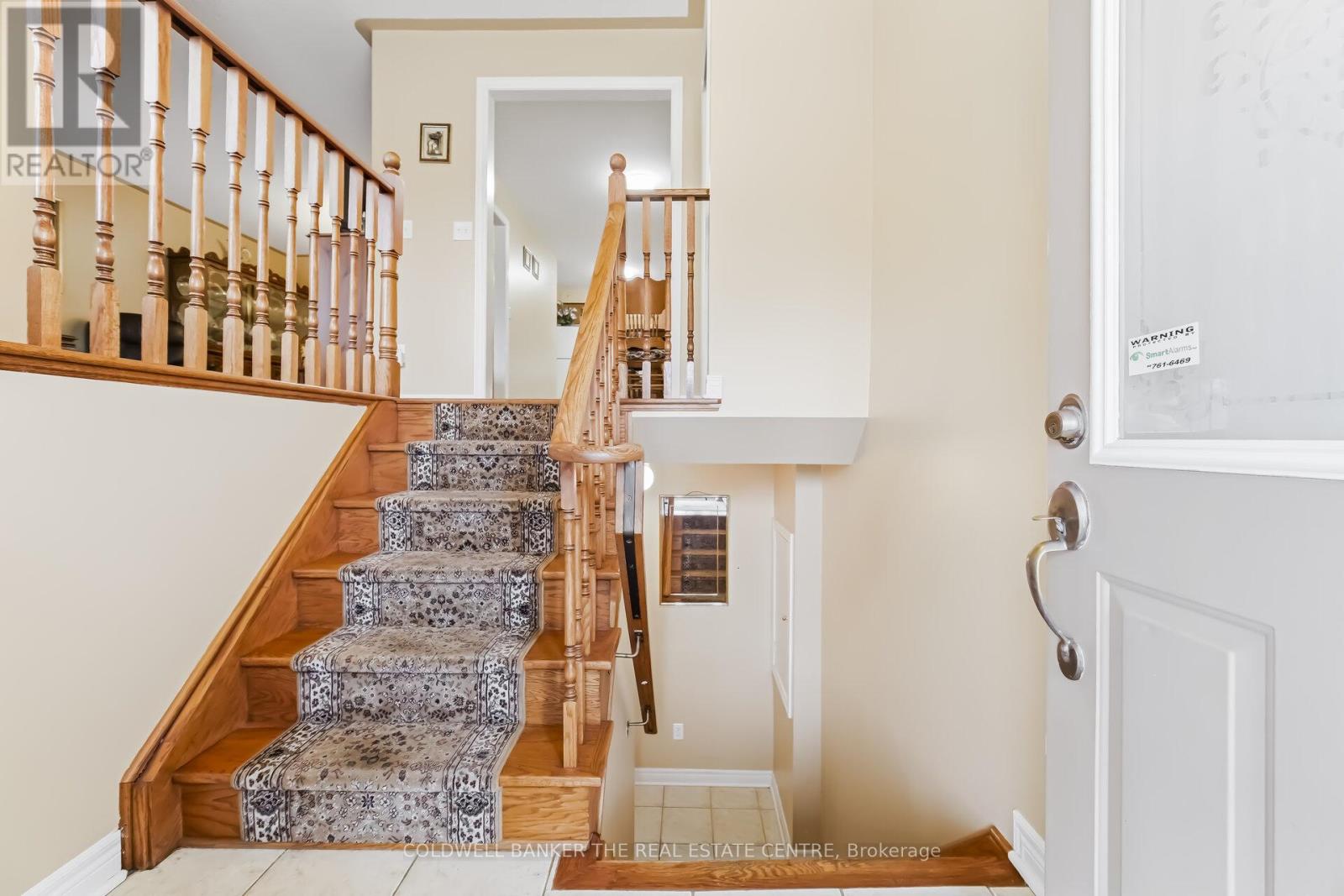 67 Macbride Crescent, Vaughan, Ontario  L6A 3R3 - Photo 4 - N12912286