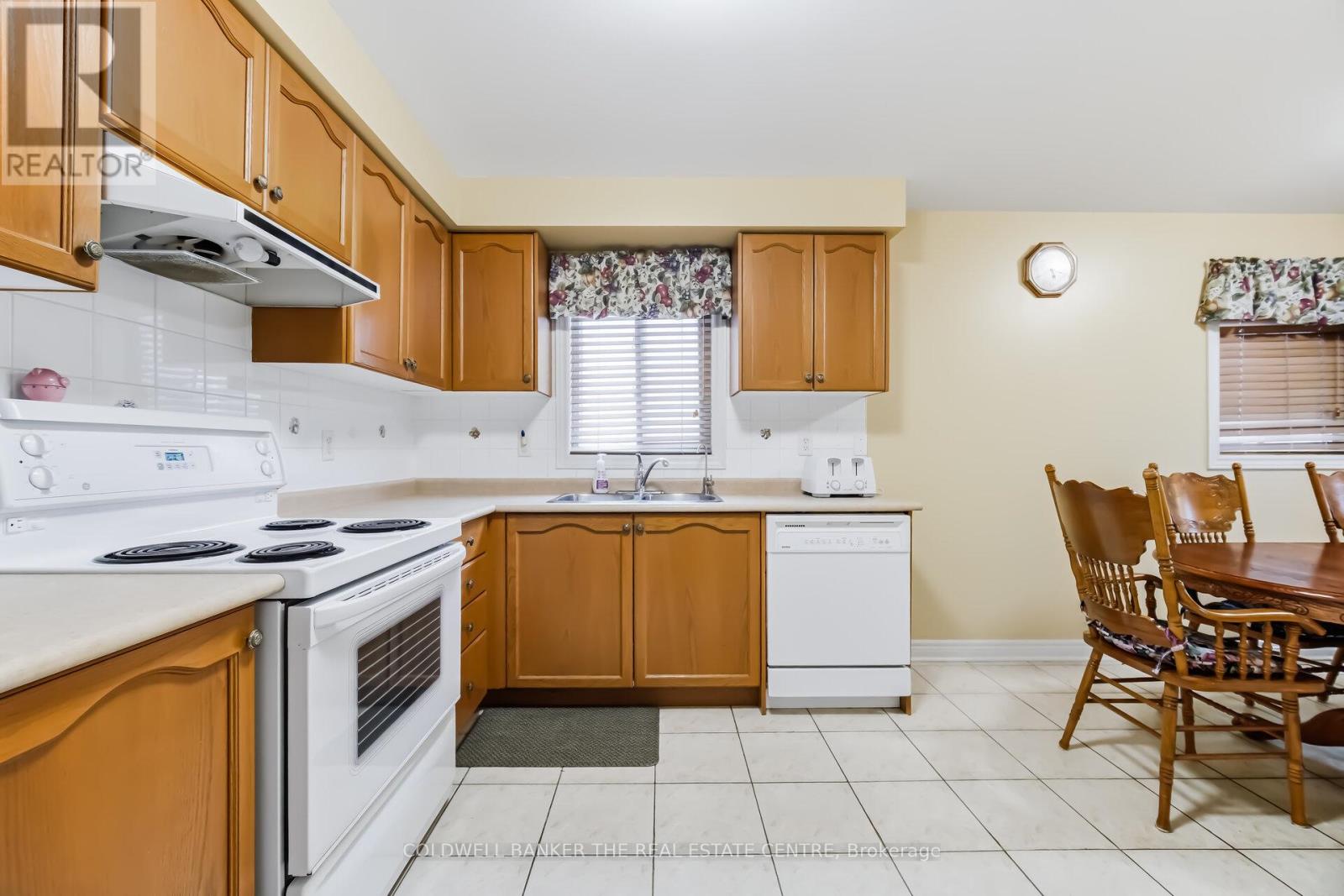 67 Macbride Crescent, Vaughan, Ontario  L6A 3R3 - Photo 6 - N12912286