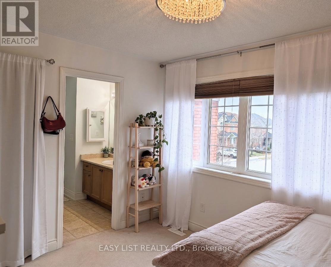 374 Dowson Loop, Newmarket, Ontario  L3X 3G3 - Photo 12 - N12912314