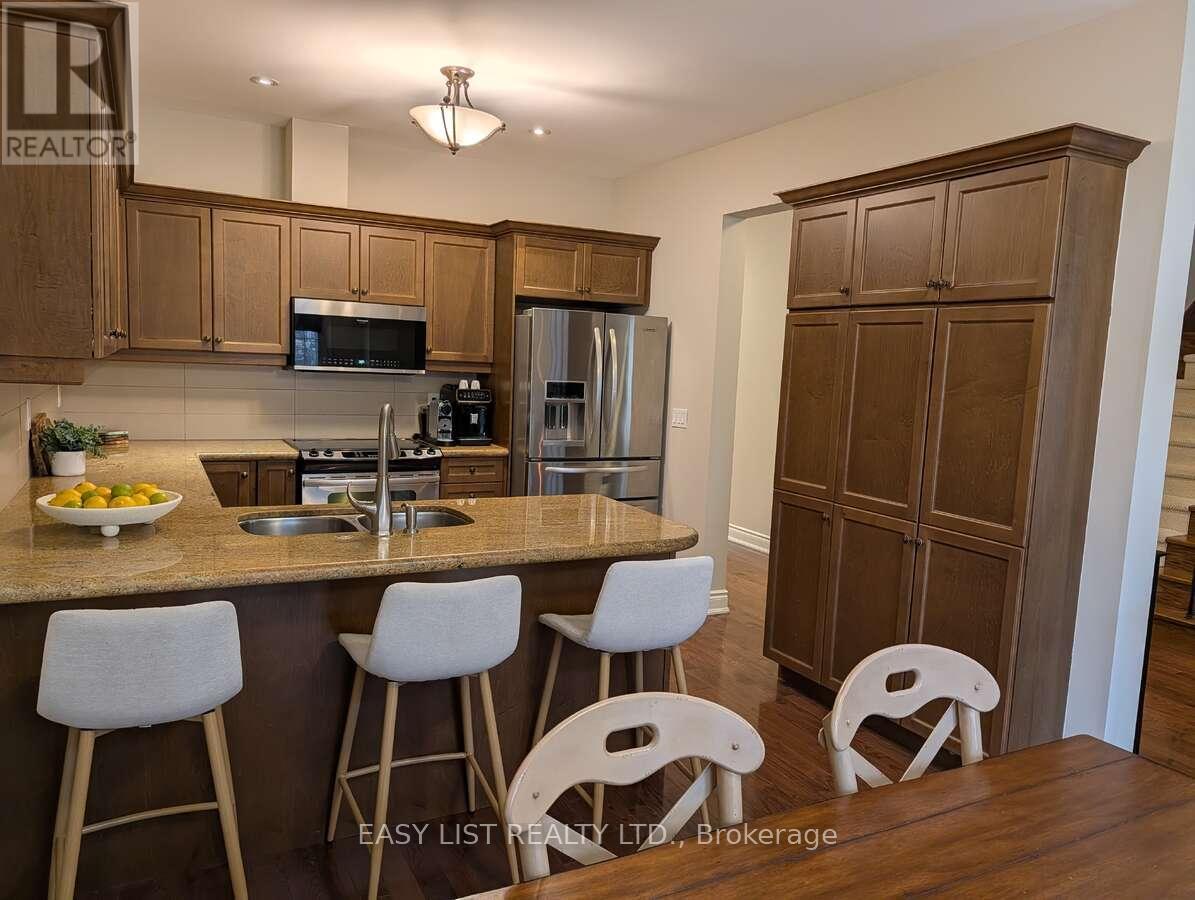 374 Dowson Loop, Newmarket, Ontario  L3X 3G3 - Photo 8 - N12912314