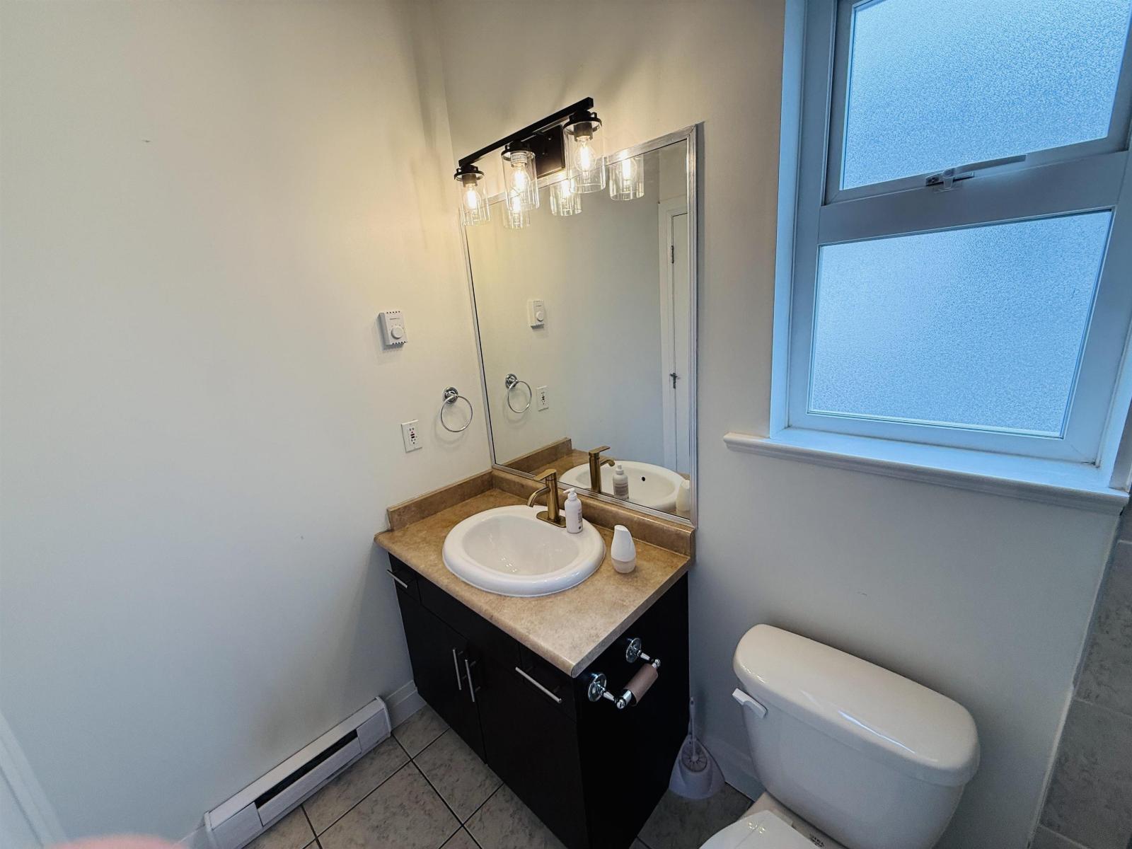 7012 194b Street, Surrey, British Columbia  V6V 2T5 - Photo 11 - R3102730