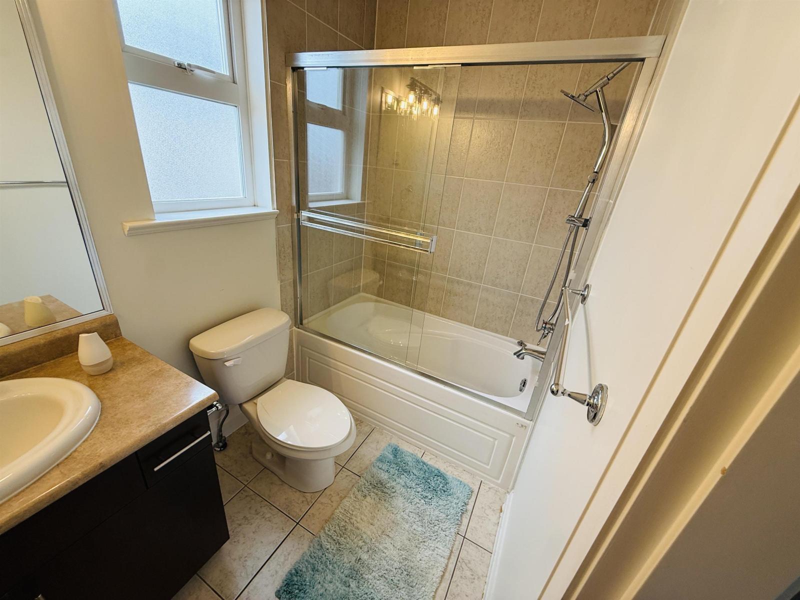 7012 194b Street, Surrey, British Columbia  V6V 2T5 - Photo 12 - R3102730