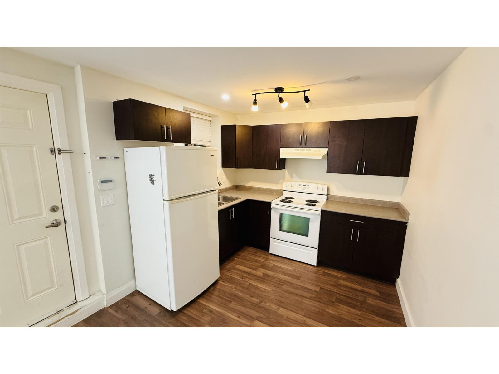 Bsmt Suite 7012 194b Street, Surrey, British Columbia  V6V 2T5 - Photo 3 - R3102733