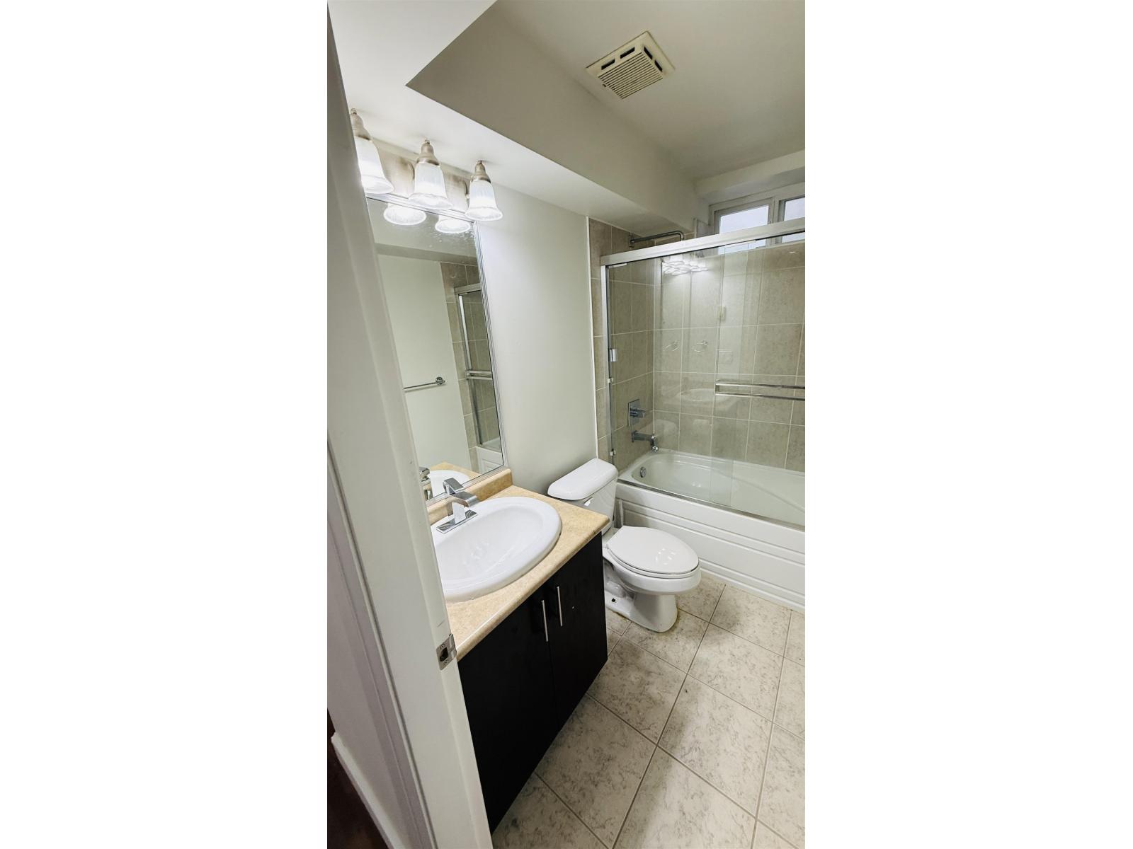 Bsmt Suite 7012 194b Street, Surrey, British Columbia  V6V 2T5 - Photo 9 - R3102733