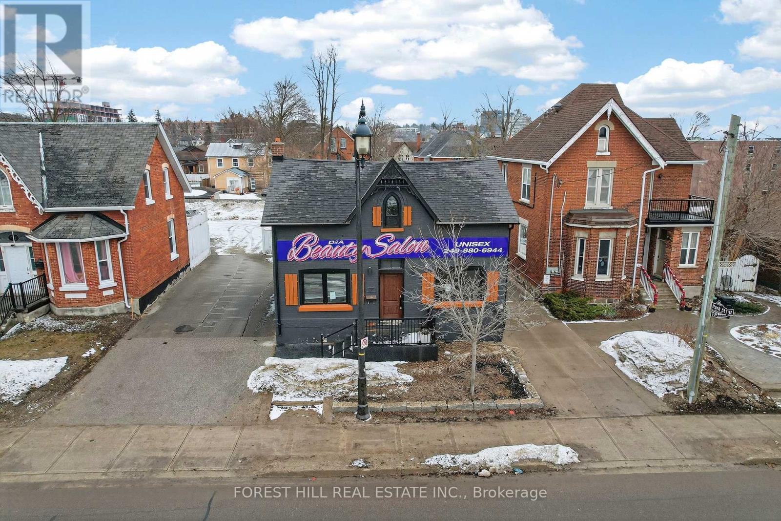 89 Toronto Street, Barrie, Ontario  L4N 1V1 - Photo 4 - S12912240