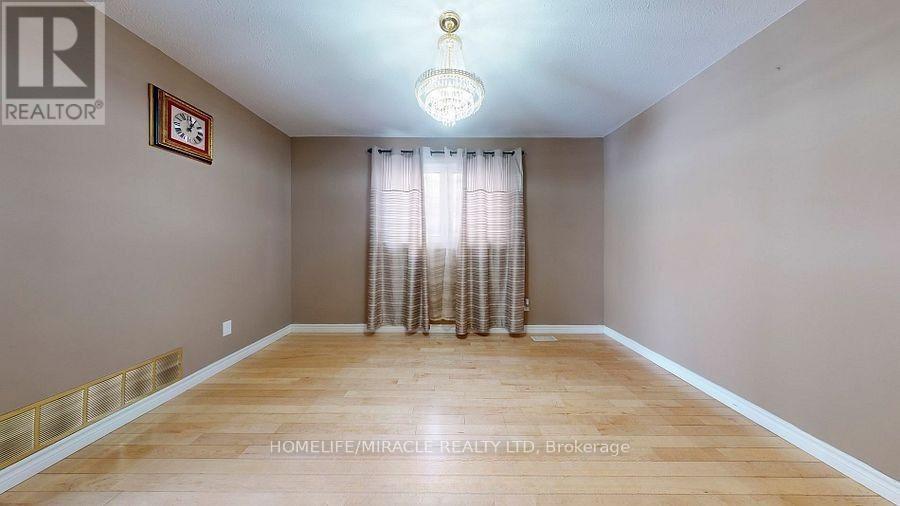 118 Wexford Road, Brampton, Ontario  L6Z 2T5 - Photo 10 - W12912228