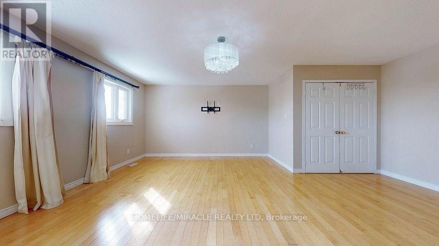 118 Wexford Road, Brampton, Ontario  L6Z 2T5 - Photo 13 - W12912228