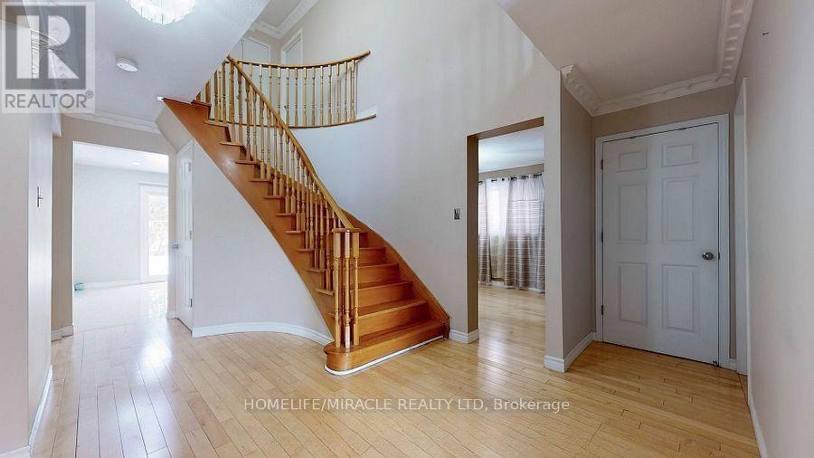 118 Wexford Road, Brampton, Ontario  L6Z 2T5 - Photo 2 - W12912228