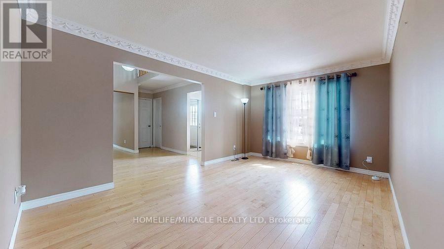 118 Wexford Road, Brampton, Ontario  L6Z 2T5 - Photo 3 - W12912228