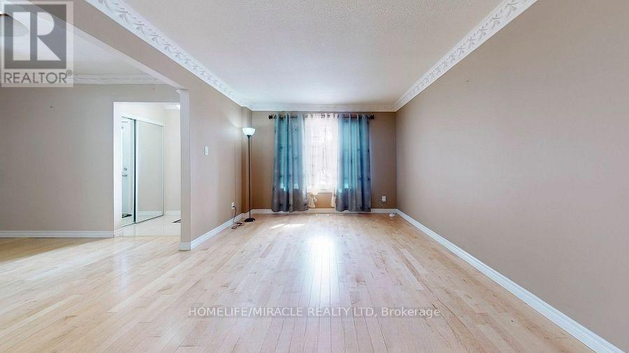 118 Wexford Road, Brampton, Ontario  L6Z 2T5 - Photo 4 - W12912228