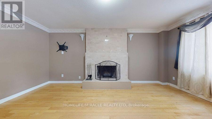 118 Wexford Road, Brampton, Ontario  L6Z 2T5 - Photo 5 - W12912228