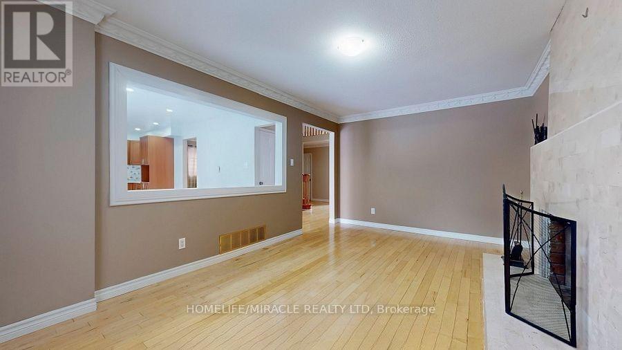 118 Wexford Road, Brampton, Ontario  L6Z 2T5 - Photo 6 - W12912228