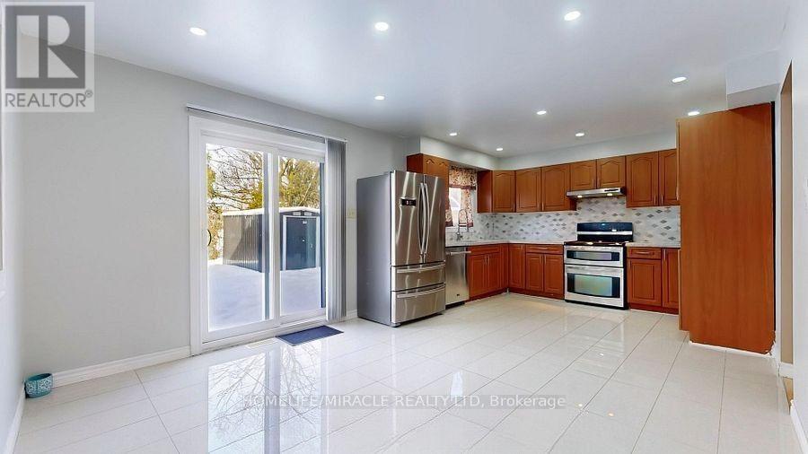 118 Wexford Road, Brampton, Ontario  L6Z 2T5 - Photo 7 - W12912228