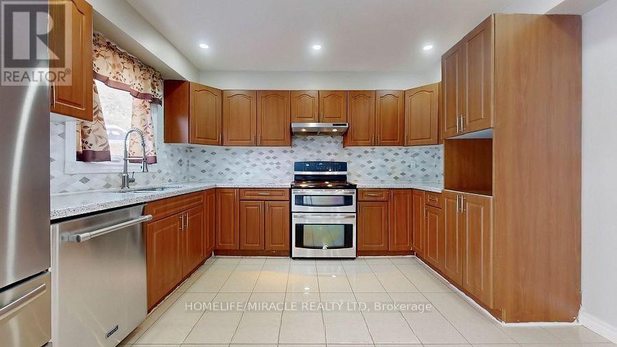 118 Wexford Road, Brampton, Ontario  L6Z 2T5 - Photo 8 - W12912228