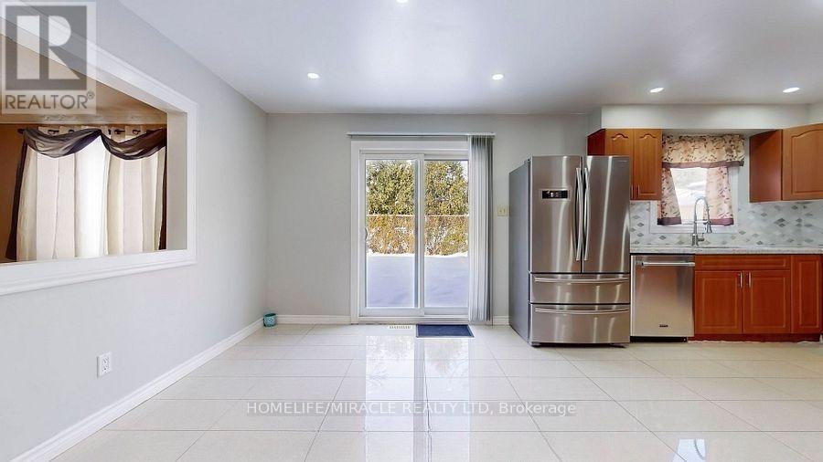 118 Wexford Road, Brampton, Ontario  L6Z 2T5 - Photo 9 - W12912228