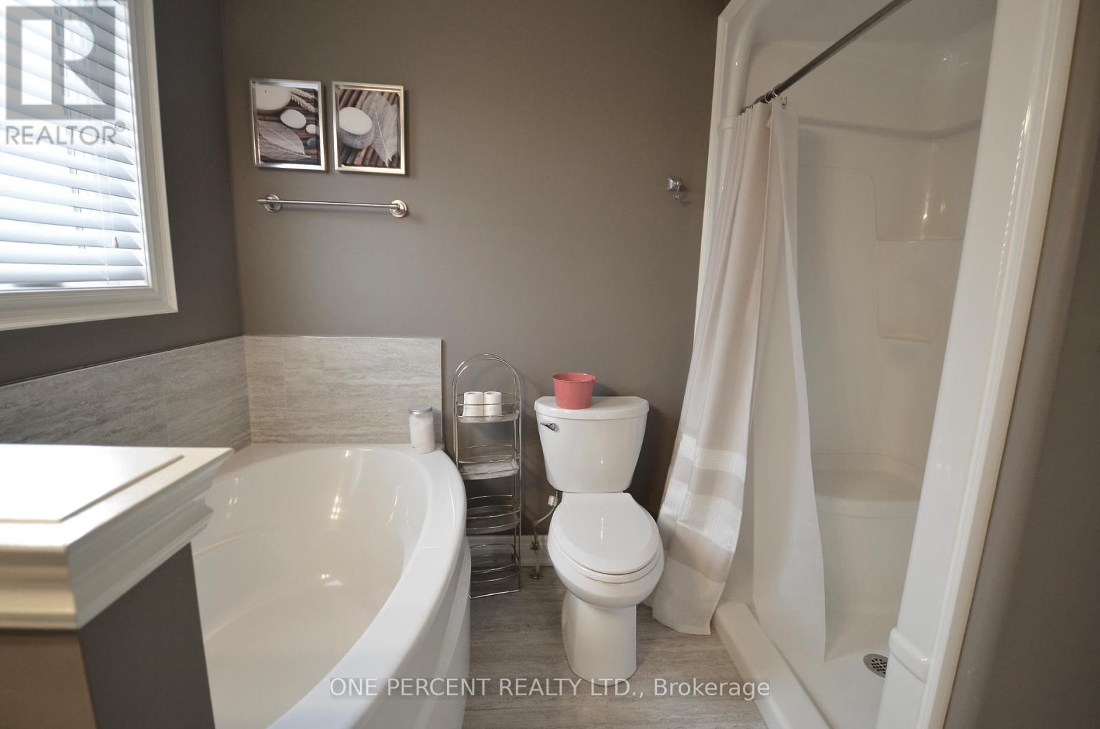 8 Moes Crescent, St. Catharines, Ontario  L2M 0B1 - Photo 13 - X12912224