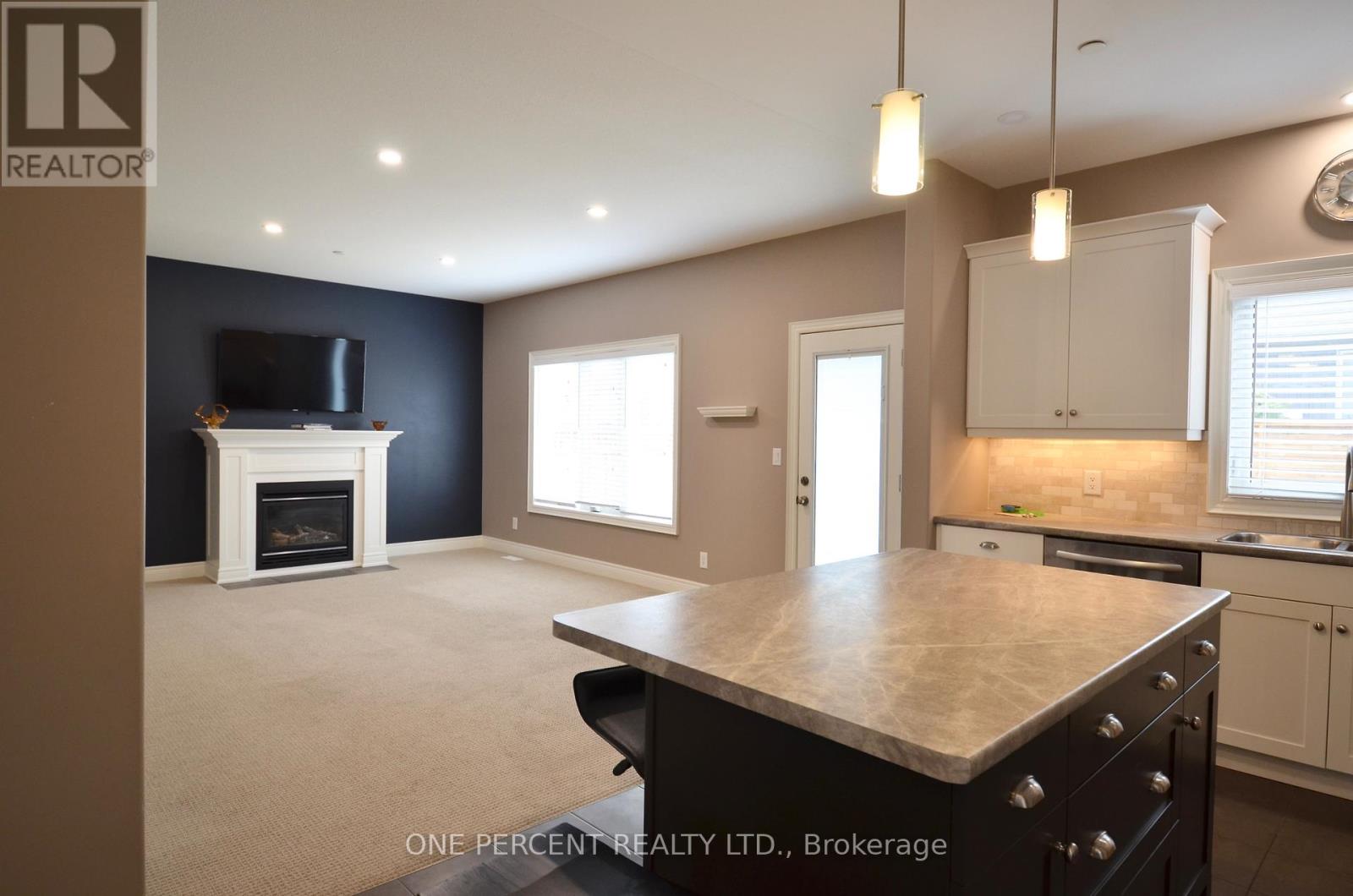 8 Moes Crescent, St. Catharines, Ontario  L2M 0B1 - Photo 7 - X12912224