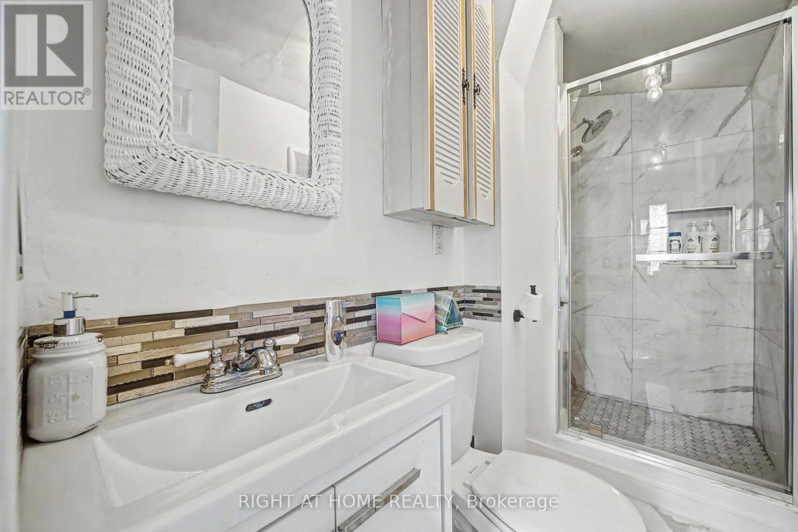 36 Berryman Avenue, St. Catharines, Ontario  L2R 3W9 - Photo 13 - X12912236