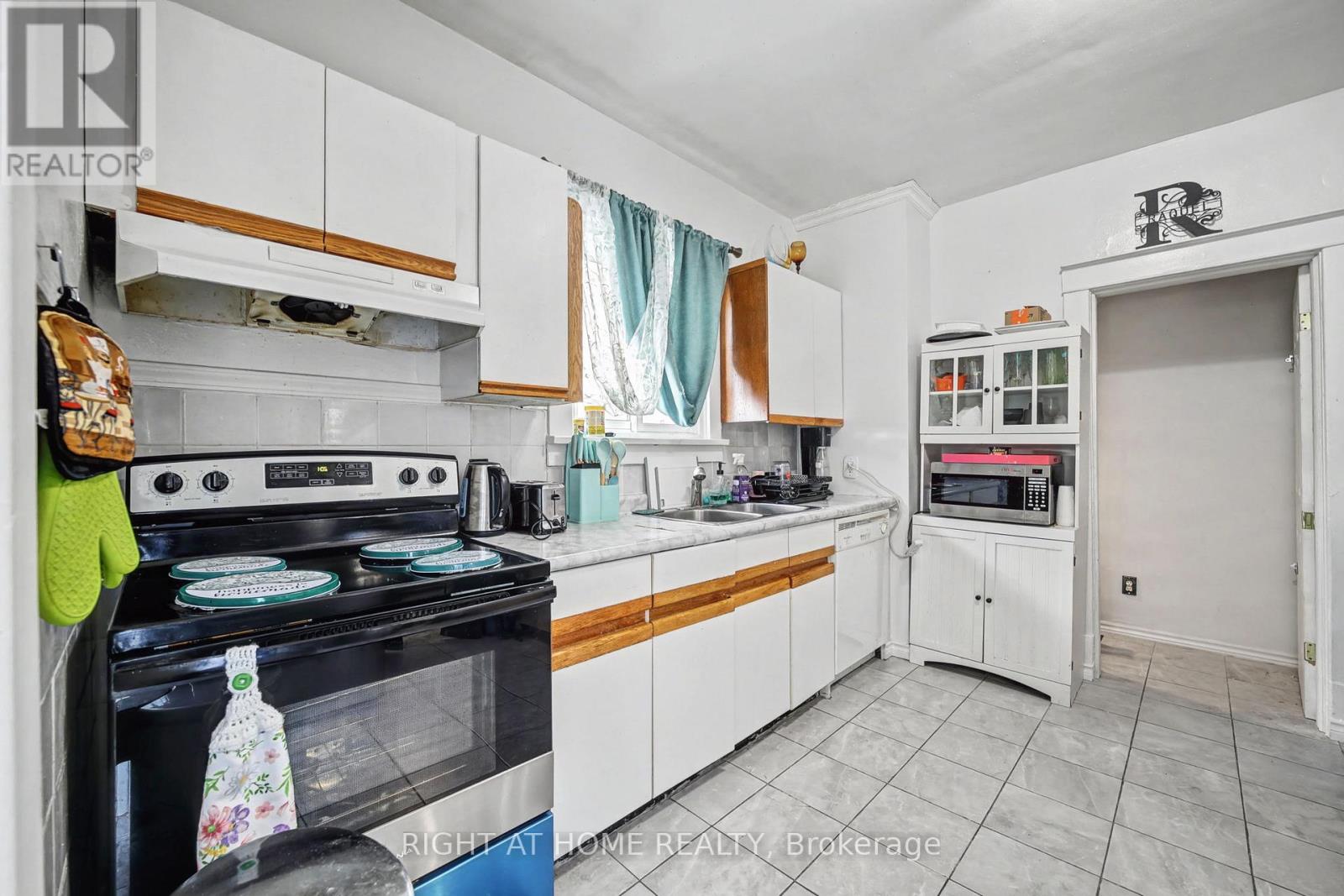 36 Berryman Avenue, St. Catharines, Ontario  L2R 3W9 - Photo 16 - X12912236