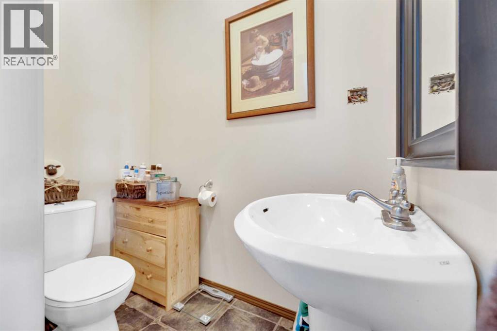 6312 48 Ave, Ponoka, Alberta  T4J 1K3 - Photo 32 - A2289324