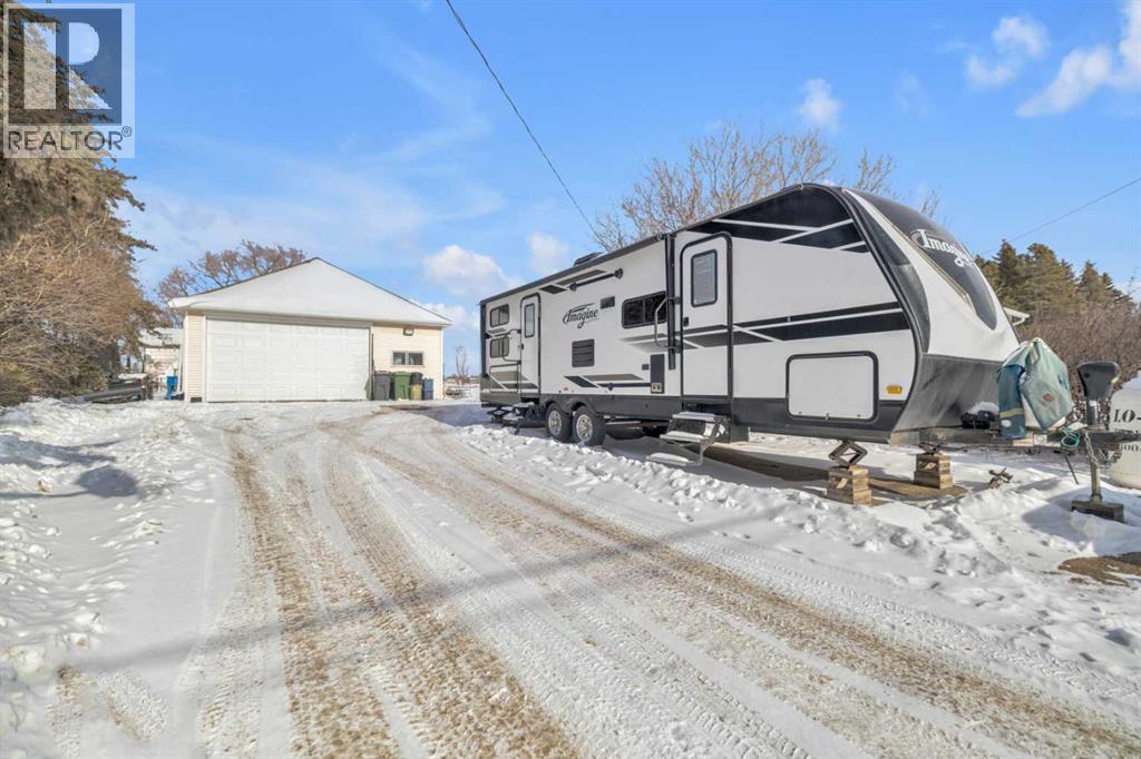 6312 48 Ave, Ponoka, Alberta  T4J 1K3 - Photo 4 - A2289324