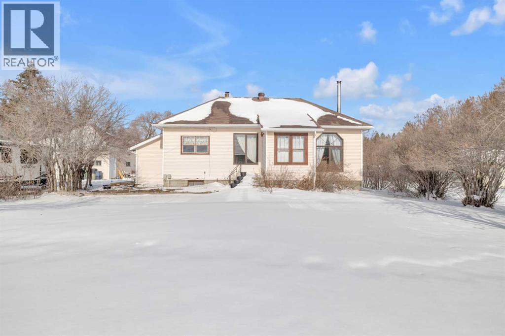 6312 48 Ave, Ponoka, Alberta  T4J 1K3 - Photo 2 - A2289324