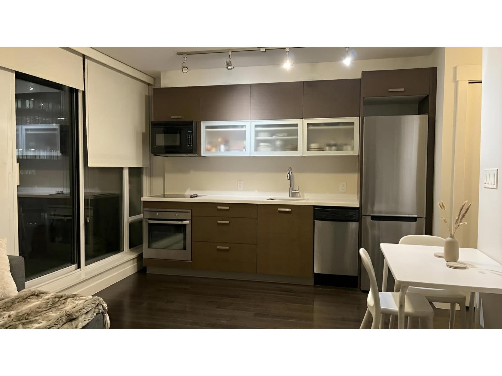 909 10777 University Drive, Surrey, British Columbia  V3T 0E6 - Photo 2 - R3102391