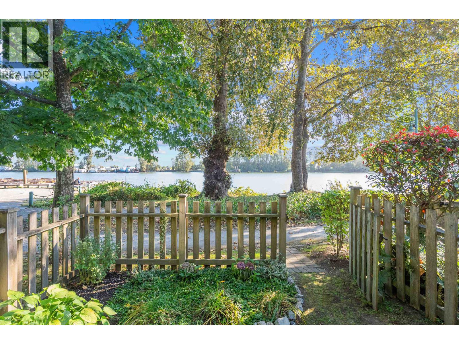 1 8581 JELLICOE STREET, Vancouver, British Columbia