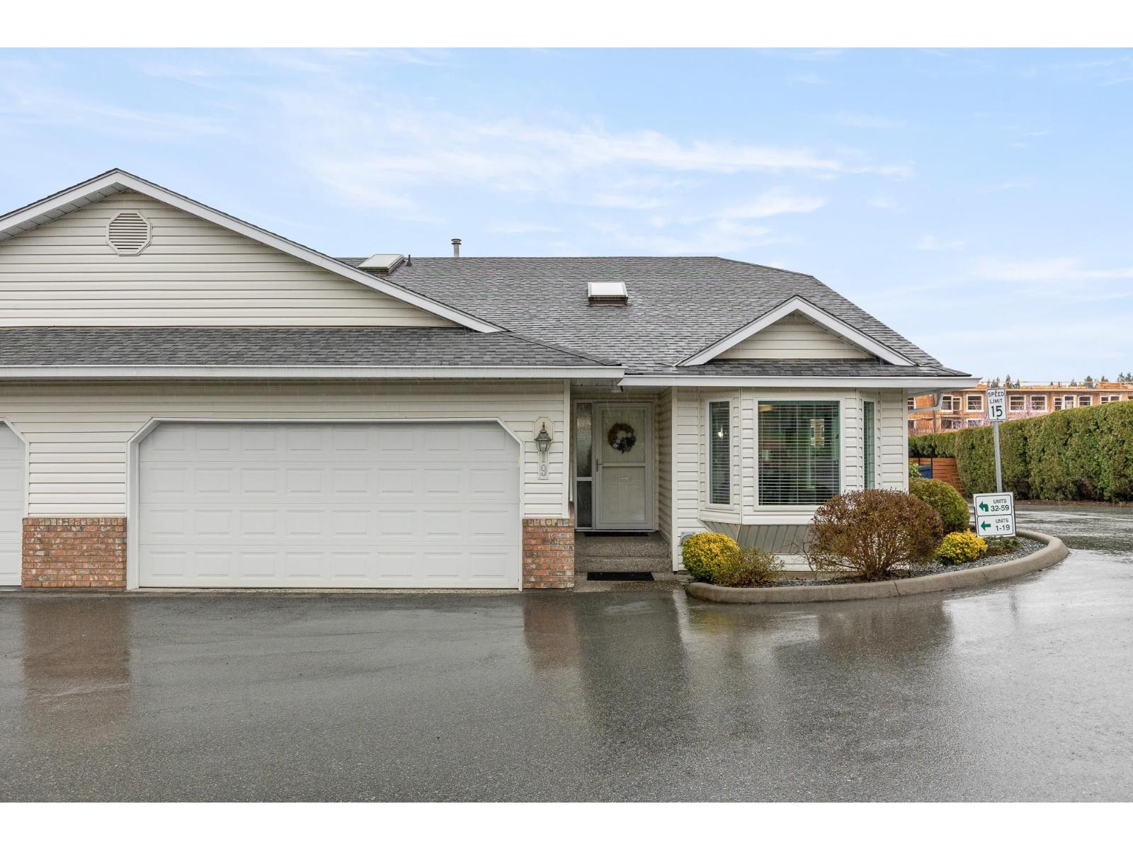 19 3054 Trafalgar Street, Abbotsford, British Columbia  V2S 7X6 - Photo 1 - R3102356